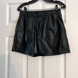 Steve Madden black leather shorts M